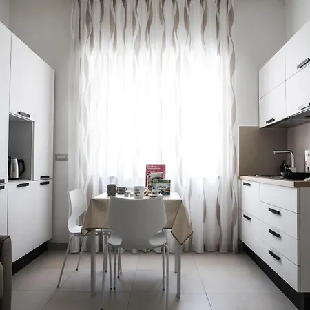 La Casa Di Ari דירה נאפולי