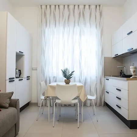 La Casa Di Ari Apartman *